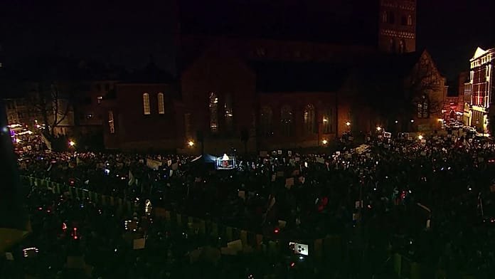 Miles de personas protestan en Riga contra la posible salida de Letonia del Convenio de Estambul