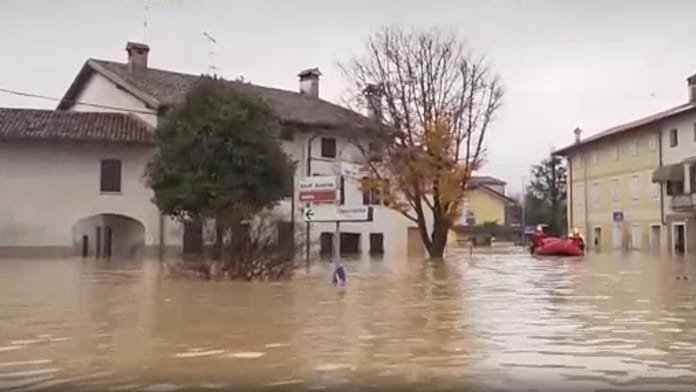 Graves inundaciones y un deslizamiento de tierra azotan el norte de Italia, con víctimas y evacuados