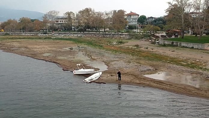 El lago Iznik de Turquía se seca rápidamente, los niveles de agua descienden 350 metros