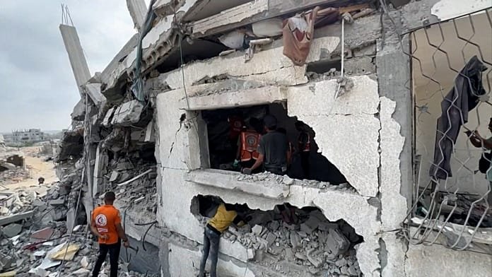 Gaza lucha por recuperar 10.000 cuerpos sepultados bajo los escombros