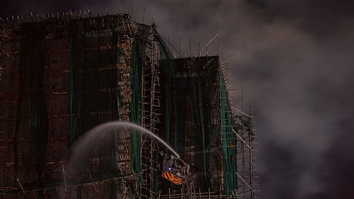 Al menos 128 muertos en el incendio de Hong Kong mientras las autoridades siguen buscando a cientos de desaparecidos