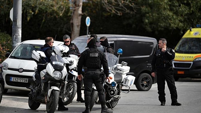 Al menos 2 muertos y 15 heridos en un tiroteo en un pueblo de Creta