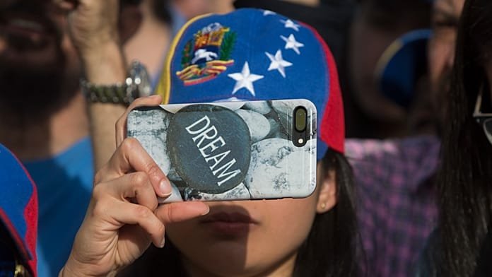 Entre la "ilusión" y el "miedo": la ofensiva de EE.UU. contra Venezuela vista desde el exilio