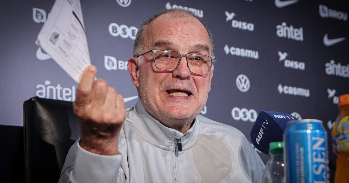 "Yo soy tóxico" y "vos sos un cagón": las 16 mejores frases de Marcelo Bielsa en una conferencia de prensa sin filtro que duró 105 minutos