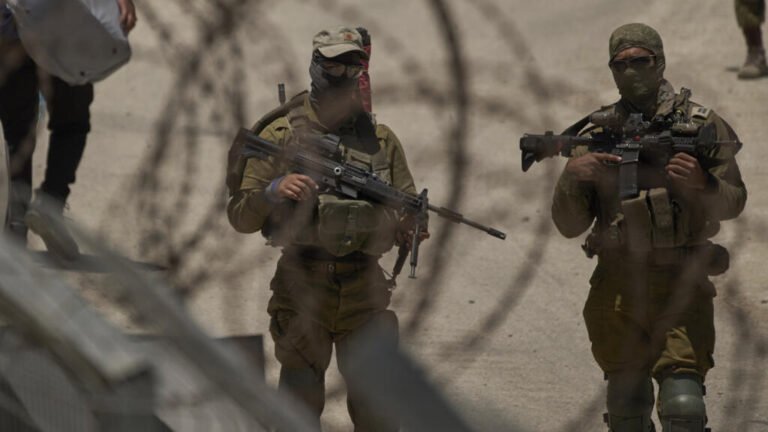 Israel mata a 13 personas y desplaza decenas de familias tras incursión terrestre en Siria