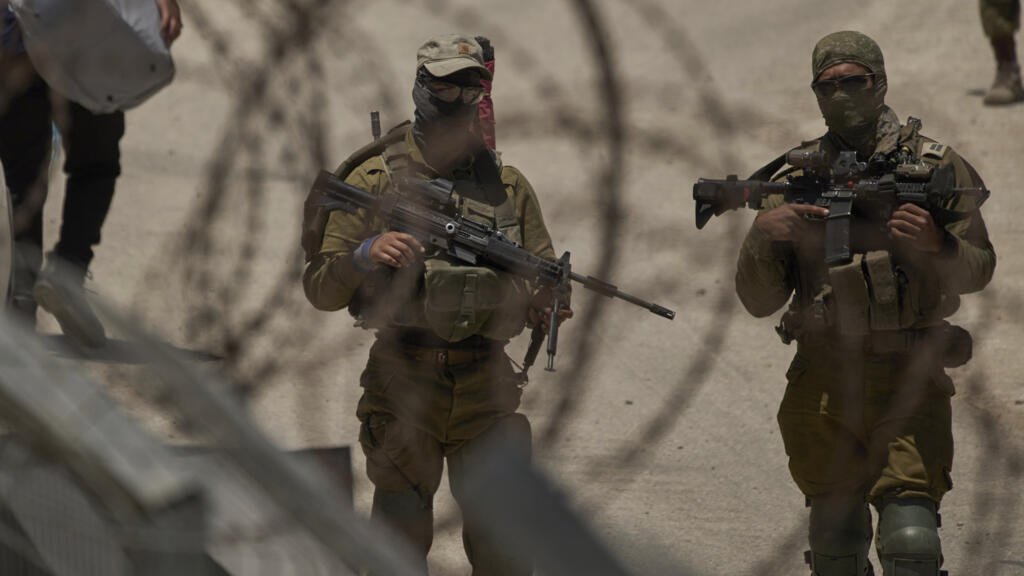 Israel mata a 13 personas y desplaza decenas de familias tras incursión terrestre en Siria