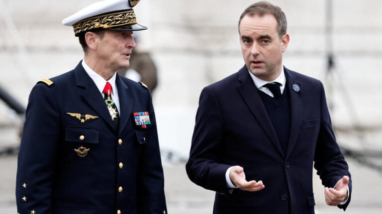 Frente a los alcaldes de Francia, el jefe del Estado Mayor prepara a la población para la guerra
