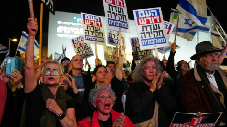 Israelíes piden al Gobierno investigar fallas de seguridad del 7 de octubre en medio de protestas