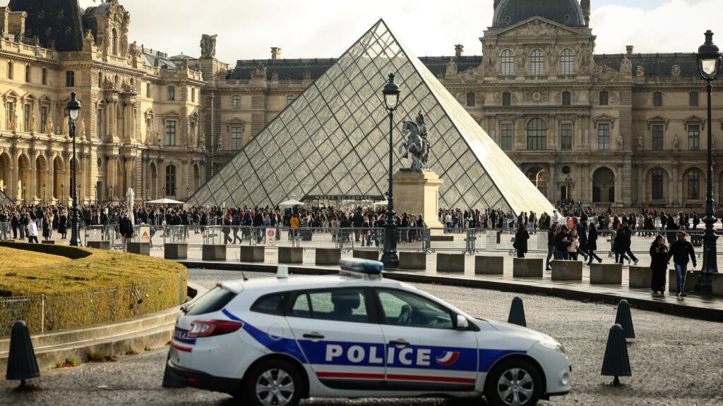 Cae cuarto sospechoso de robo en el Louvre: ¿qué tan cerca está la policía de recuperar el botín?