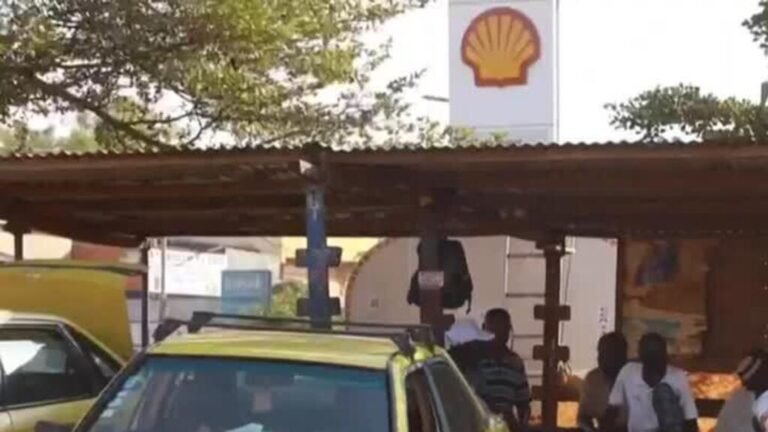 Escasez de combustible, tensiones con Francia y creciente inseguridad ahogan a Mali