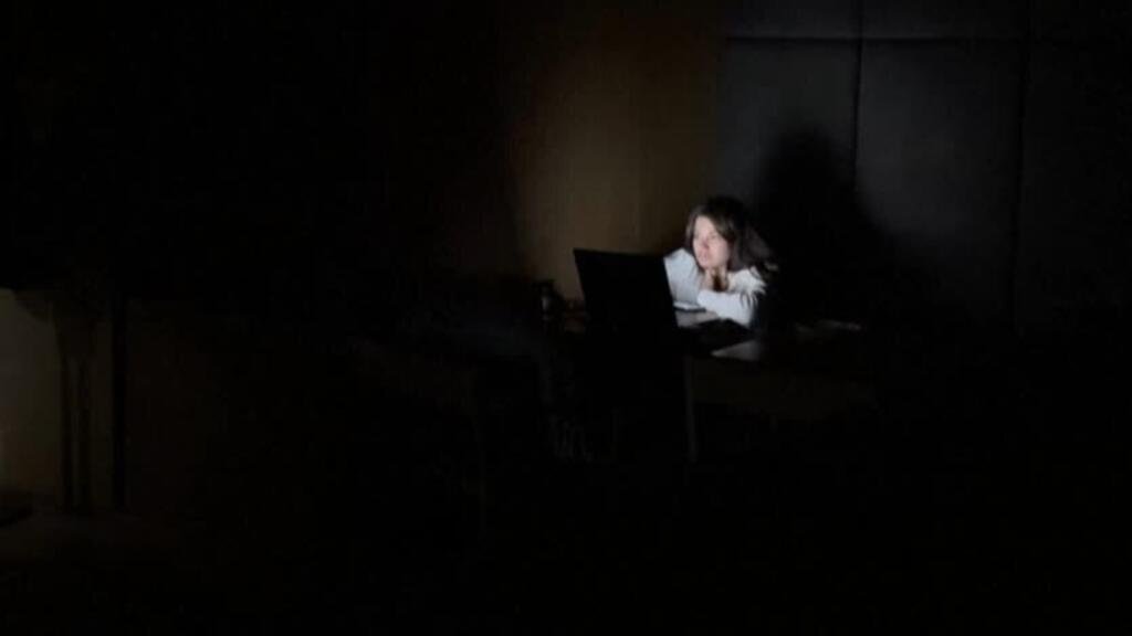 Guerra en Ucrania: civiles a oscuras por ataques rusos contra infraestructura energética