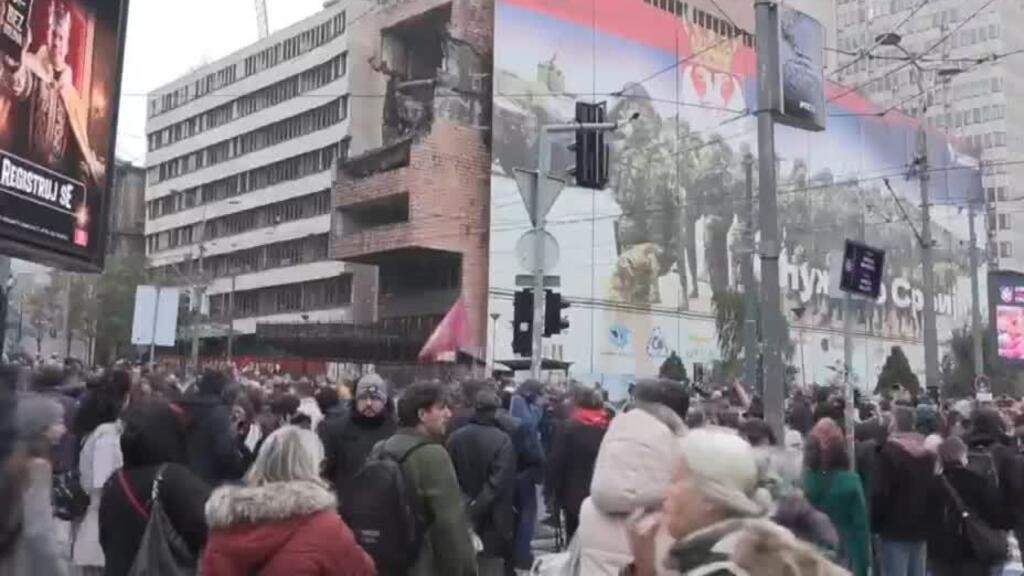 Nacionalistas serbios se manifiestan para defender su patrimonio histórico