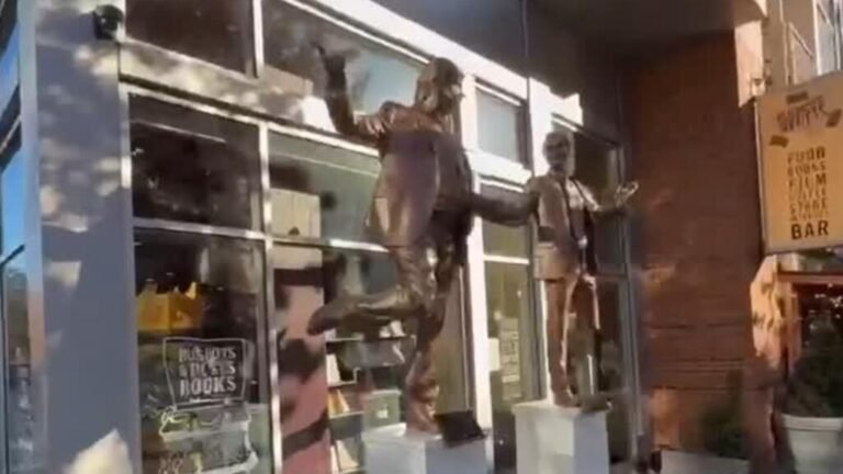 Polémica estatua de Trump y Epstein en Washington reaviva debate por archivos secretos