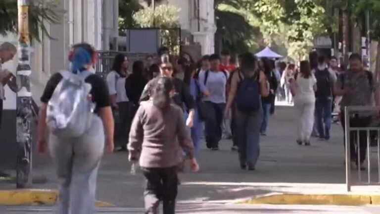 Voto joven, crucial en las primeras elecciones presidenciales obligatorias en Chile