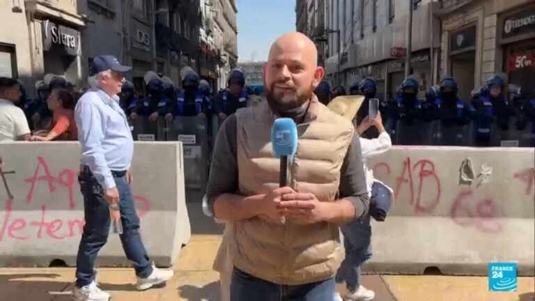 Jóvenes y ciudadanos autoconvocados se manifiestan en México contra la violencia y la corrupción