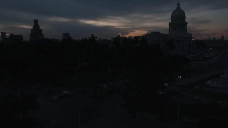 Cortes de energía de hasta nueve horas por escasez de combustible, agravado por el huracán Melissa