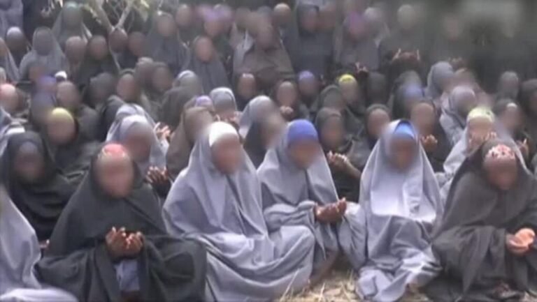 Nigeria: 50 estudiantes de los más de 300 reportados como secuestrados lograron escapar