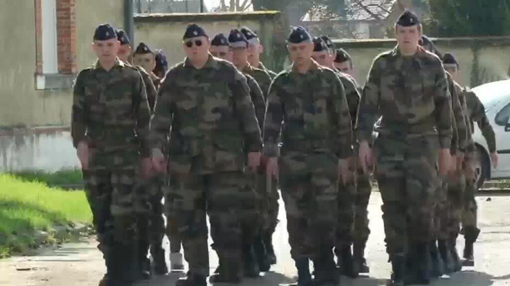 Francia podría restablecer el servicio militar voluntario para reforzar su reserva estratégica