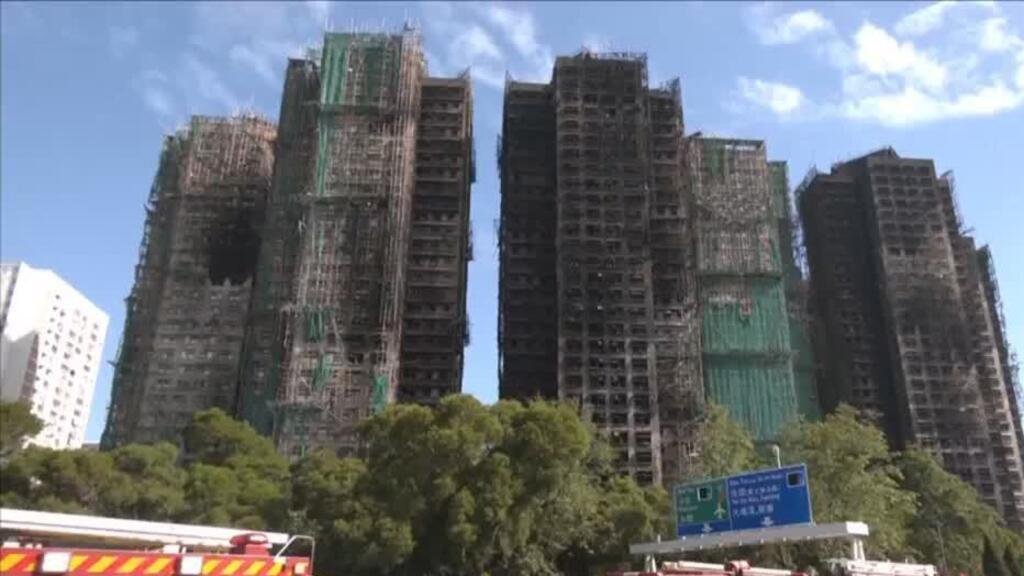 Primer día de luto nacional en Hong Kong tras incendio en complejo de apartamentos