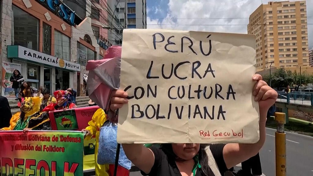 Bolivia: ‘Pepino’, figura emblemática del carnaval, provoca un roce con Perú