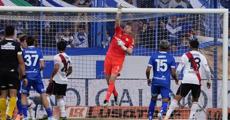 Las 48 horas frenéticas de Franco Armani: de no poder dormir en su casa por la explosión de Ezeiza a ser la figura de River ante Vélez