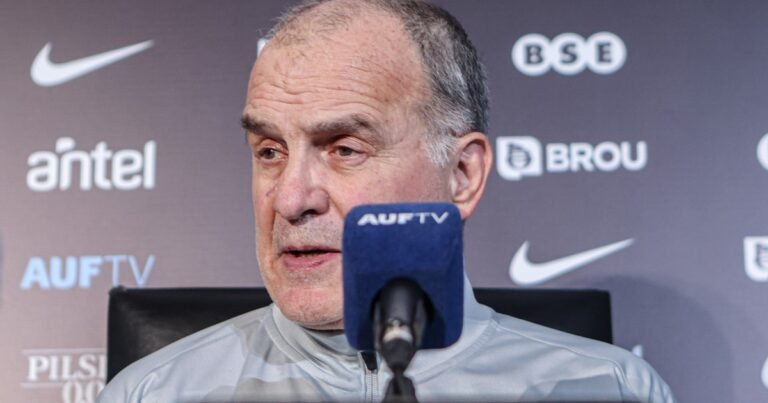 Marcelo Bielsa se mostró firme para llegar al Mundial con Uruguay, pero hizo una fuerte autocrítica: "Todavía no logré aceptación plena de este grupo"