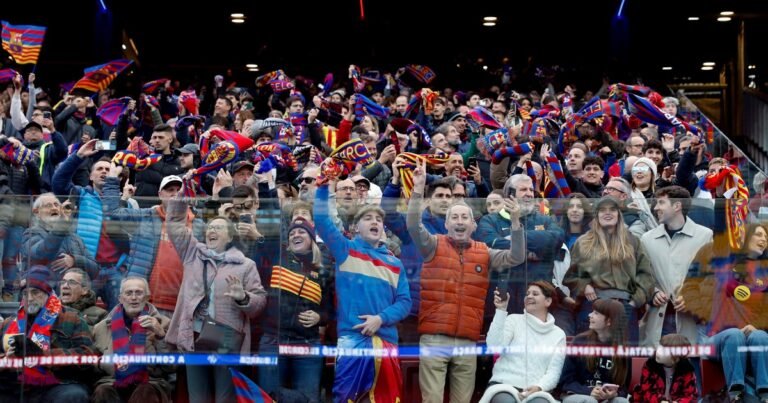 El Camp Nou reabrió sus puertas y los hinchas del Barcelona pidieron por Lionel Messi: ovación para el rosarino en el minuto 10