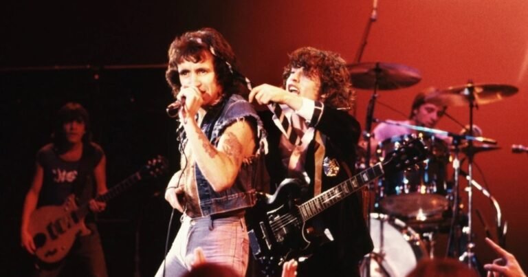 AC/DC: cómo murió Bon Scott, el cantante que antecedió a Brian Johnson