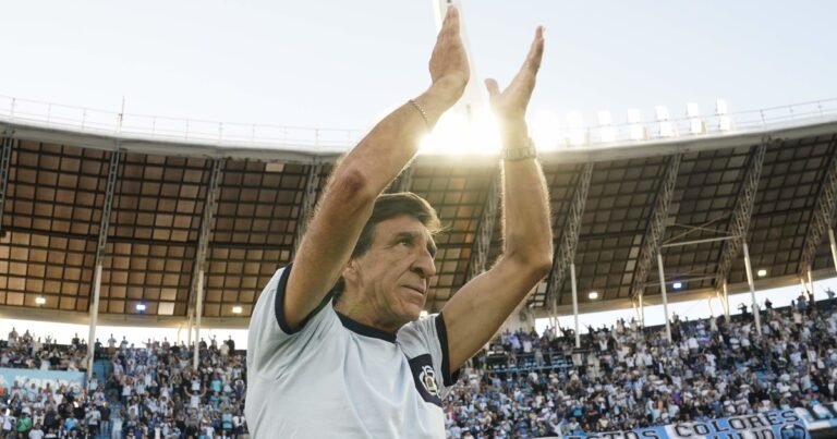 La clave del éxito de Racing, que quiere el primer título local para Costas: un grupo sólido y el orgullo por su sentido de pertenencia