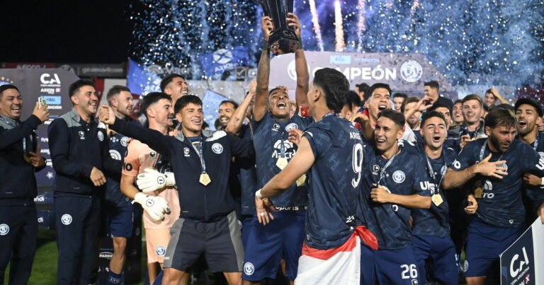 Independiente Rivadavia, campeón de la Copa Argentina: le ganó una electrizante final por penales a Argentinos con Sebastián Villa como héroe