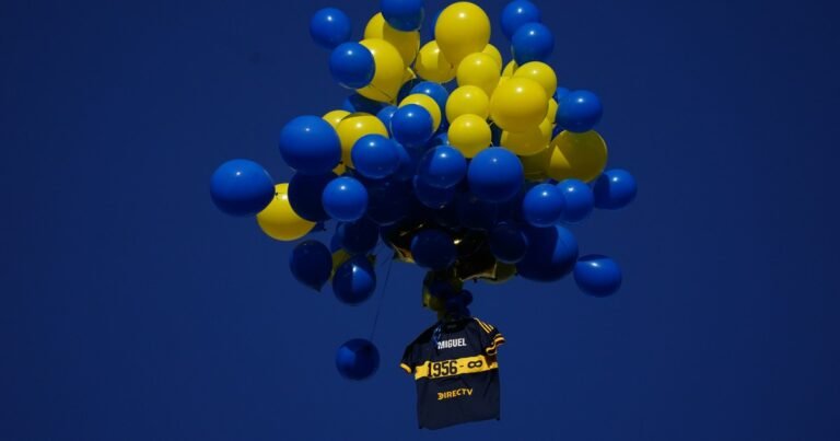 Apareció la camiseta que Boca le dedicó a Russo en su homenaje: cayó en Uruguay y la encontró un trabajador rural a 100 kilómetros de la Bombonera