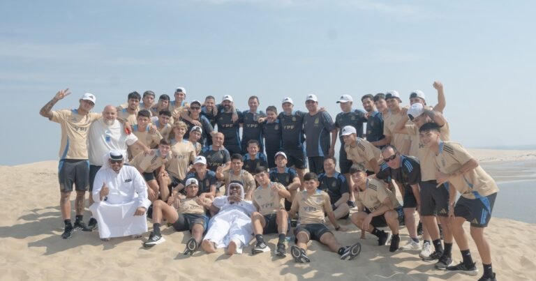 La Sub 17 de Placente y una aventura por el desierto: la increíble expedición que realizaron en Qatar a la espera del rival en 16avos de final