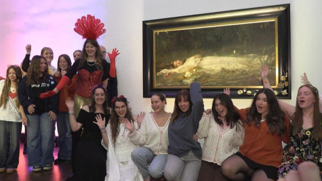 Seguidores de Taylor Swift se dan ahora cita en un museo alemán