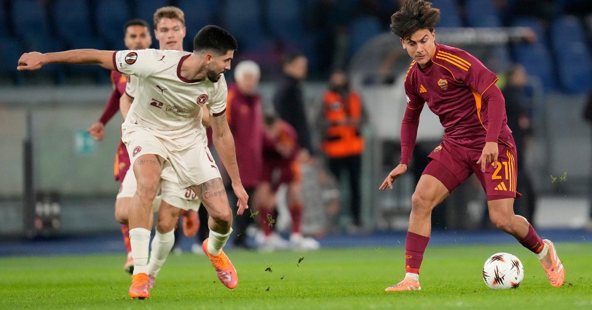 Europa League: Paulo Dybala volvió tras el desgarro y un gol agónico dejó sin valla invicta a Dibu Martínez