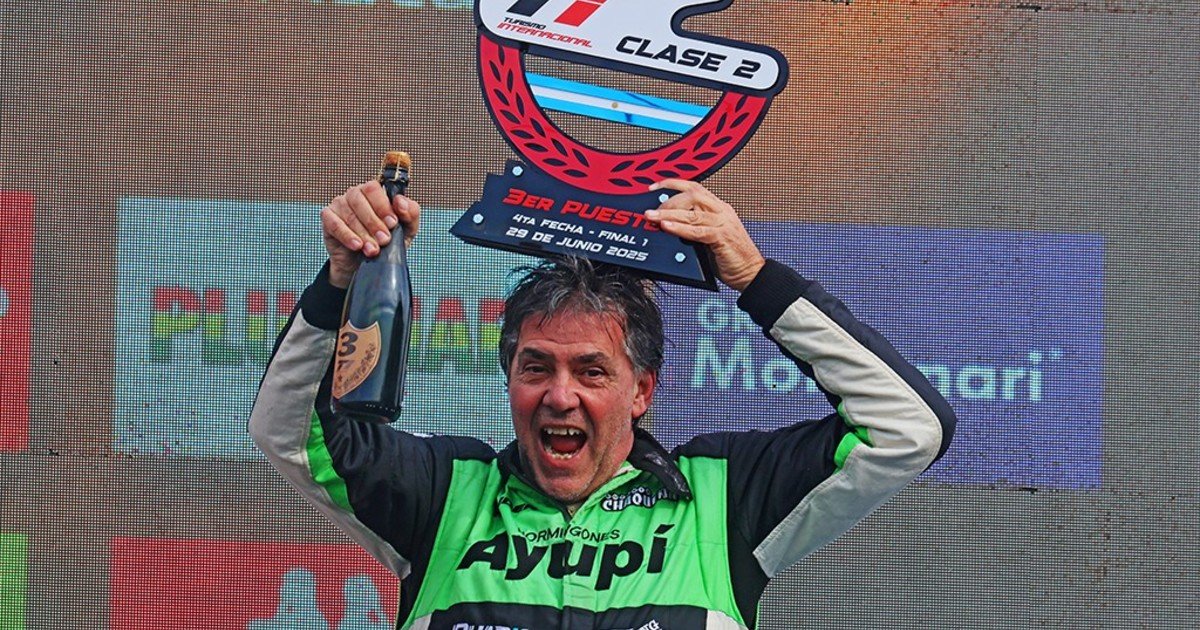 Conmoción en el automovilismo argentino: un tricampeón murió en plena pista durante la última vuelta de una carrera en La Plata