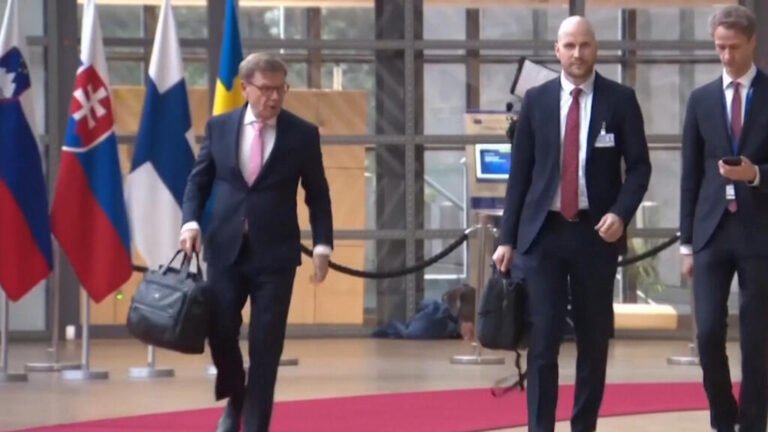 UE muestra preocupación por el cuestionado plan de Trump para Ucrania