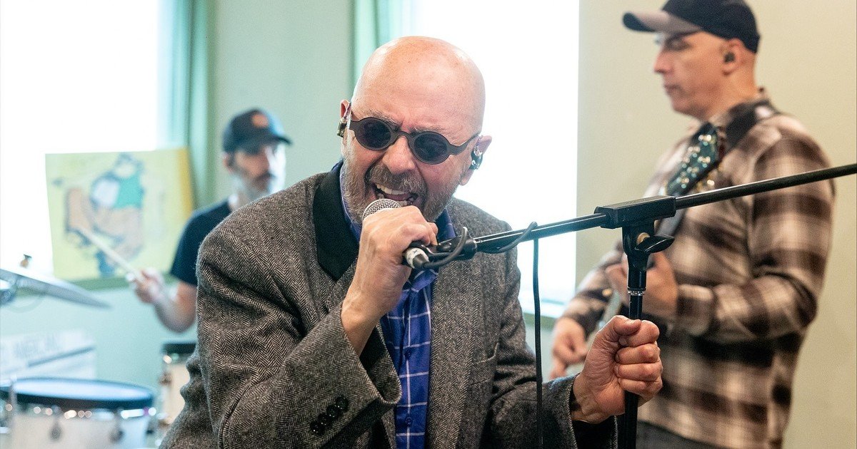 El Indio Solari sorprendió en las redes con fotos de un ensayo y los fans se ilusionan con una vuelta a los escenarios