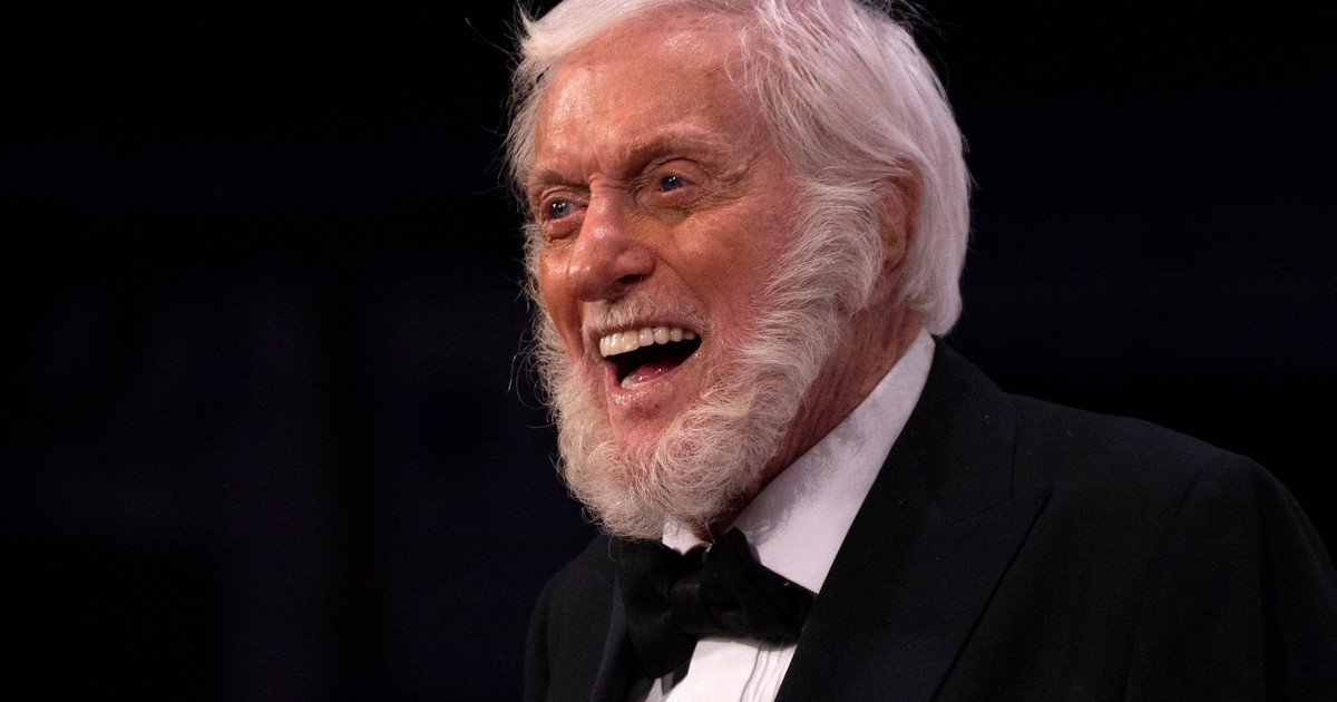 Dick Van Dyke se siente más vivo que nunca, a días de cumplir 100 años: cuáles son sus claves para la longevidad