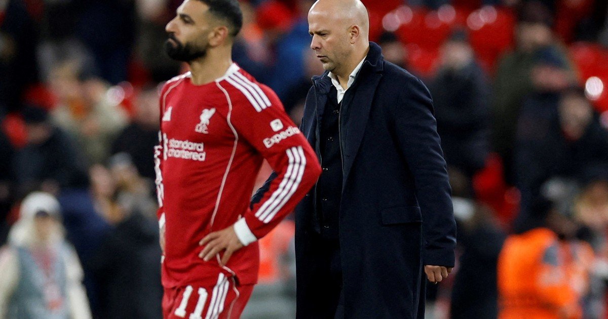 Otro duro golpe para el Liverpool de Mac Allister: penal insólito de Van Dijk y goleada del PSV por la Champions League