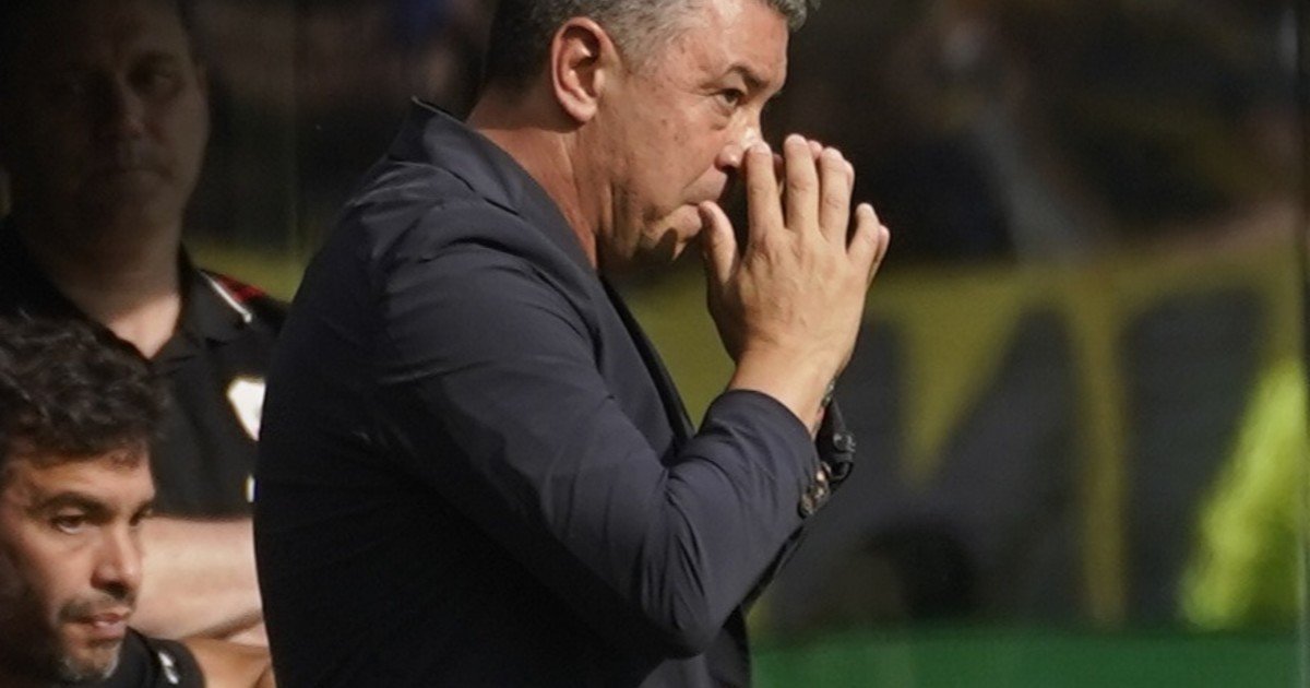 Gallardo fue a la Bombonera y recibió un duro golpe que lo hace tocar fondo con jugadores que no ayudaron y un planteo que no funcionó