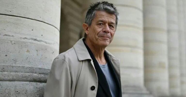 Con la historia de su madre célebre, el francés Emmanuel Carrère ganó el premio Médicis de novela