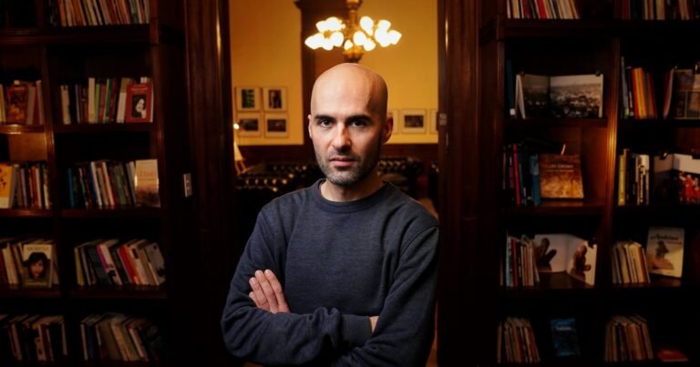 Daniel Morales, Premio Clarín Novela: “Las cosas más inverosímiles de mi novela son las reales”