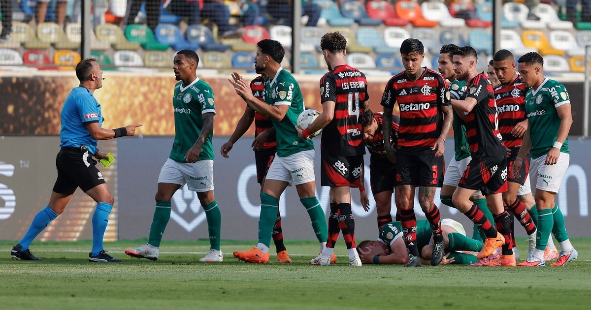 El salvaje planchazo que no vieron ni el árbitro Herrera ni el VAR Paletta en la final de la Copa Libertadores: ¿no era roja para Pulgar por la agresión a Fuchs?