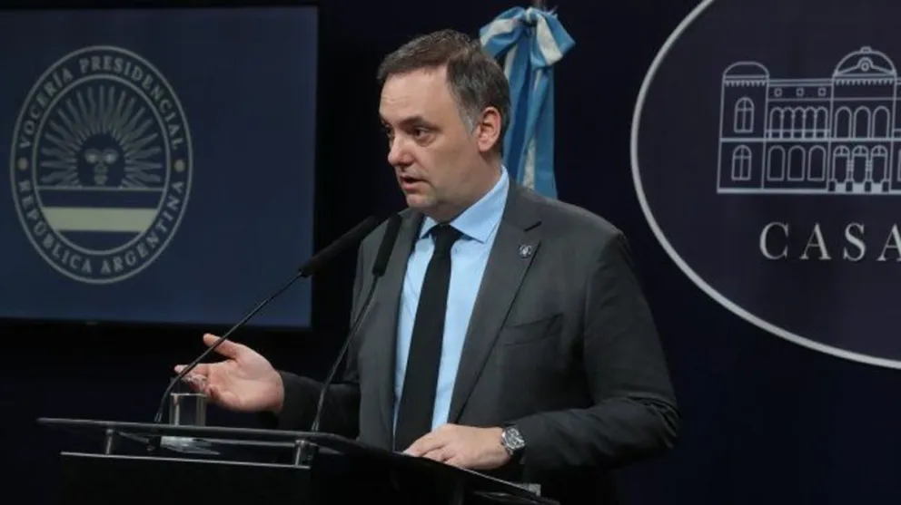 El Gobierno suprimió la Secretaría de Comunicación y transfirió sus funciones a Manuel Adorni