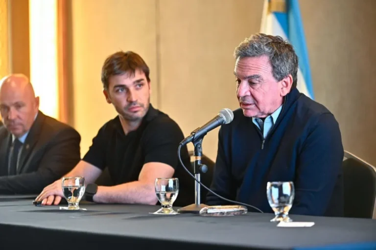 Torres anunció la construcción de un complejo educativo en Puerto Madryn junto a ALUAR