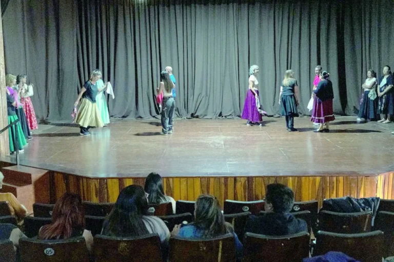 El taller de folclore realizó su cierre anual en el Centro Cultural José Hernández de Rawson