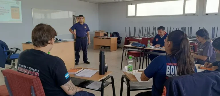 Bomberos Voluntarios se capacitan en materiales peligrosos