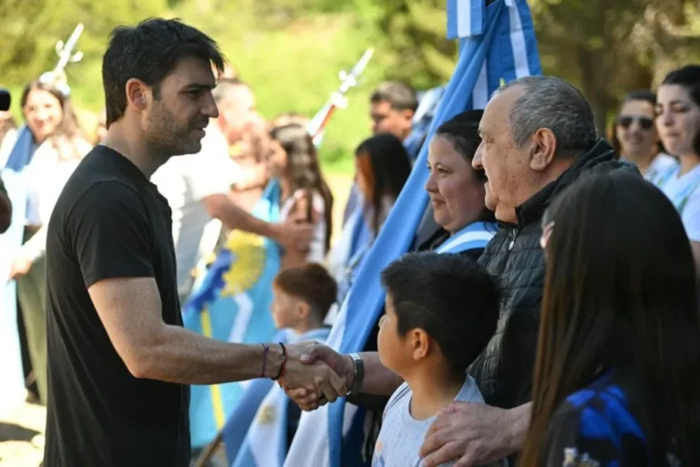 130 años de Corcovado con anuncios de viviendas y gas