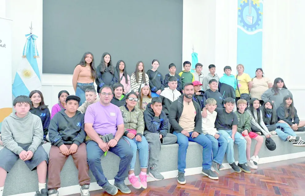 Alumnos de escuela de Corcovado visitaron la Casa de Gobierno en Rawson