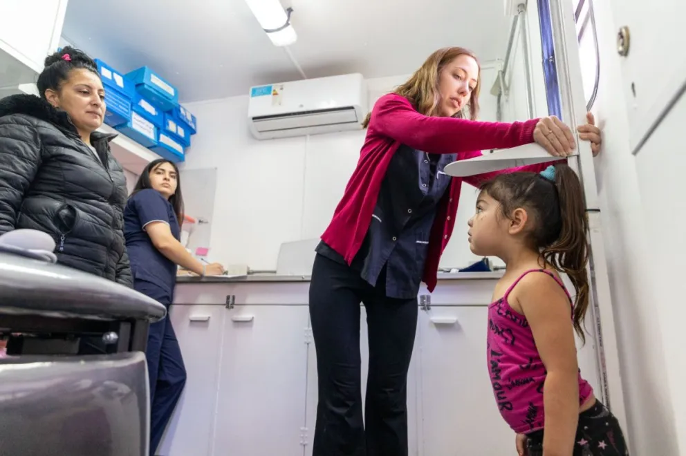 El tráiler de Salud Municipal ya atiende en pleno centro de Comodoro